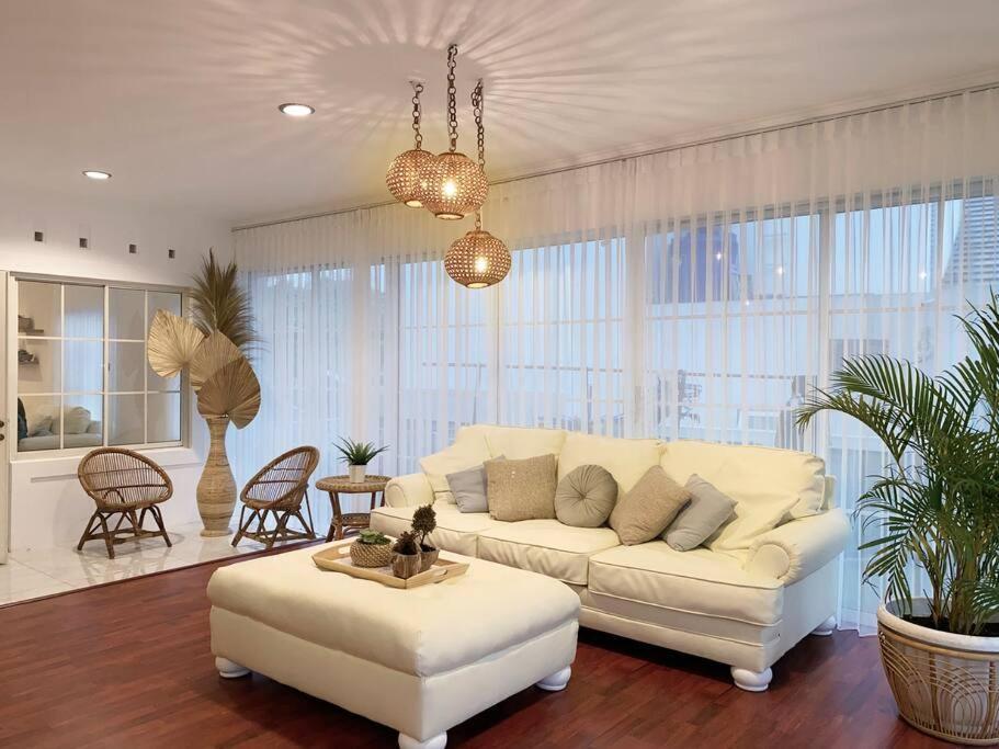 Tropical Villa By Villapedia Citaringgul Exterior foto
